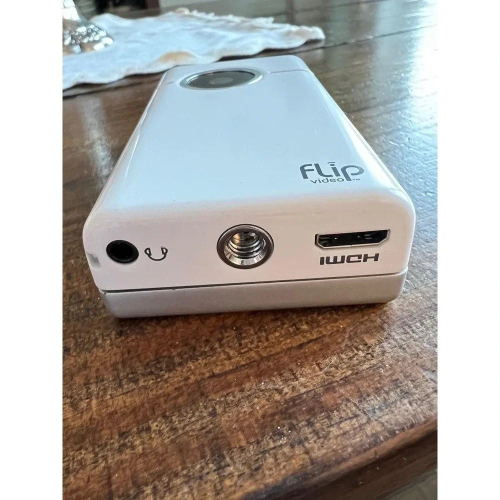 Flip Video SlideHD S1240 White Pocket Camcorder – For Parts/Not‎ Working